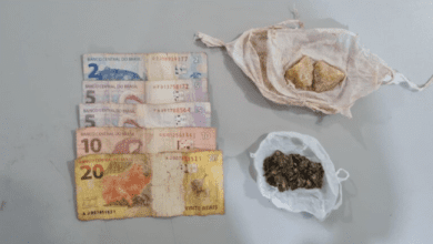 Polícia prende mulher por tráfico de drogas e recupera bicicleta furtada