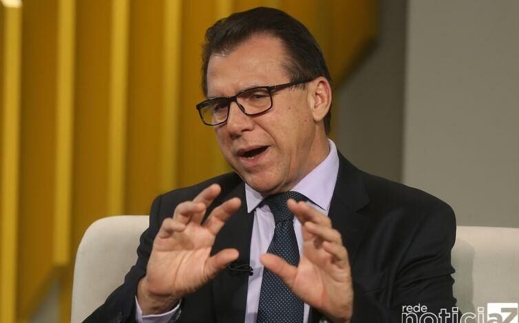 Novo salário mínimo deve ser reajustado a partir de maio, diz ministro