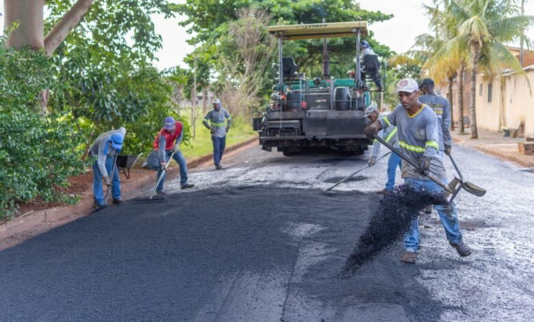 Ruas em Barretos recebem recapeamento asfáltico