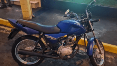 Uma moto furtada por dois adolescentes com idade entre 17 e 15 anos, foi recuperada pela Polícia Militar, em Barretos.