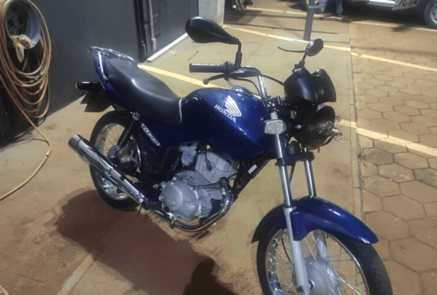 Homem é preso em flagrante por furtar moto