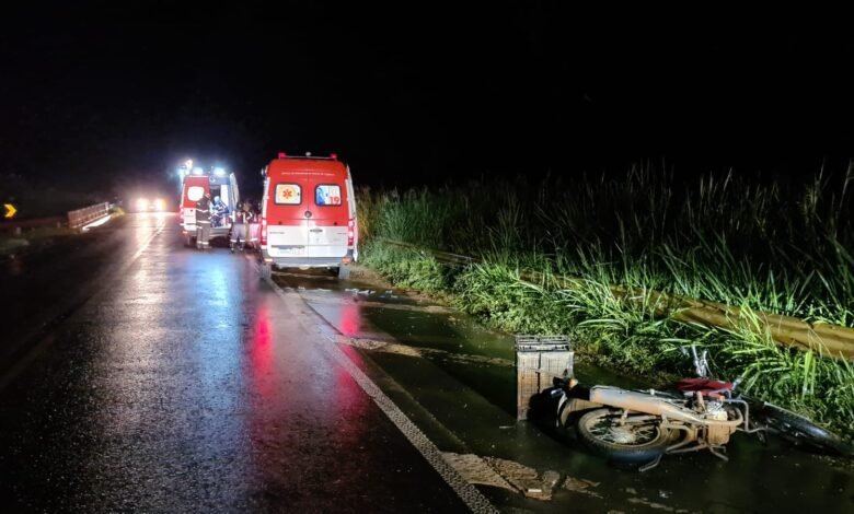 Acidente entre carro e moto deixa dois feridos na rodovia Brigadeiro Faria Lima