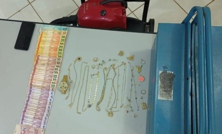 Polícia recupera objetos furtados em residência