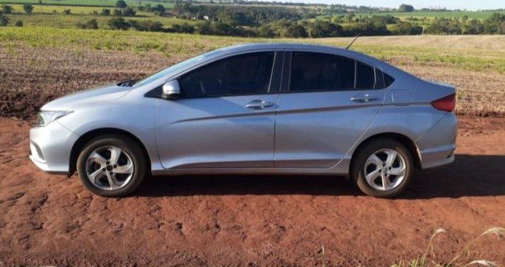 Carro roubado é encontrado em zona rural em Barretos