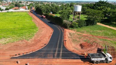 Mais duas ruas de terra recebem pavimentação asfáltica em bairros de Olímpia