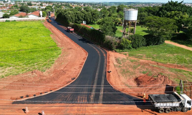 Mais duas ruas de terra recebem pavimentação asfáltica em bairros de Olímpia