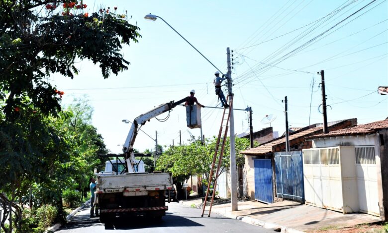 Iluminação de LED começa a ser instalada em novos bairros de Olímpia