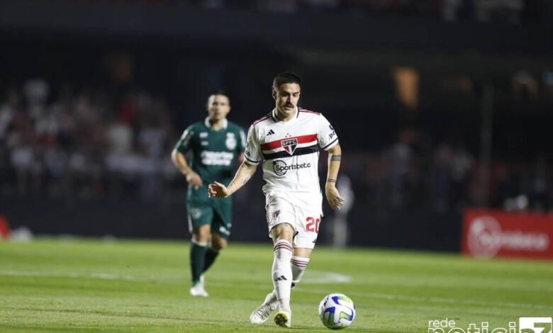 No sufoco, São Paulo vence Goiás de virada