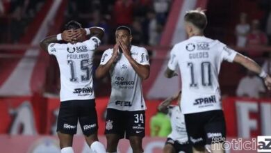 Corinthians empata com Argentinos Jrs, mesmo com um a mais e se complica na Libertadores