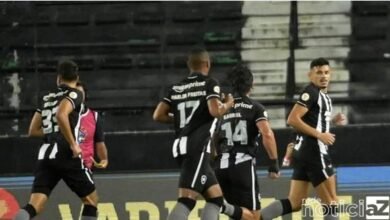 Corinthians não vê a cor da bola e leva 'passeio' do Botafogo