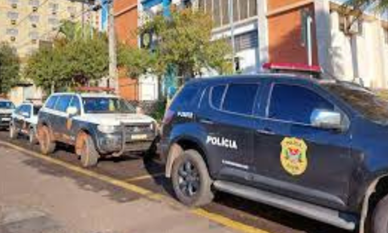 Homem é detido com simulacro artesanal em praça