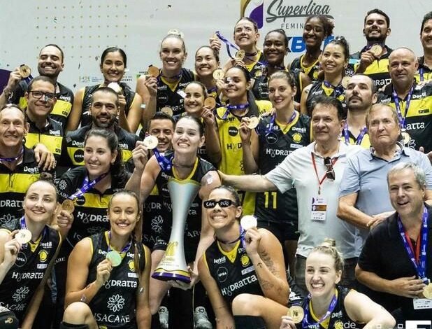 Praia Clube leva o bi da Superliga Feminina de Vôlei