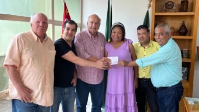 Guaíra iniciou a entrega simbólica das carteirinhas para portadores de fibromialgia e doença renal crônica. A partir de agora, com o documento, esses pacientes terão preferência.