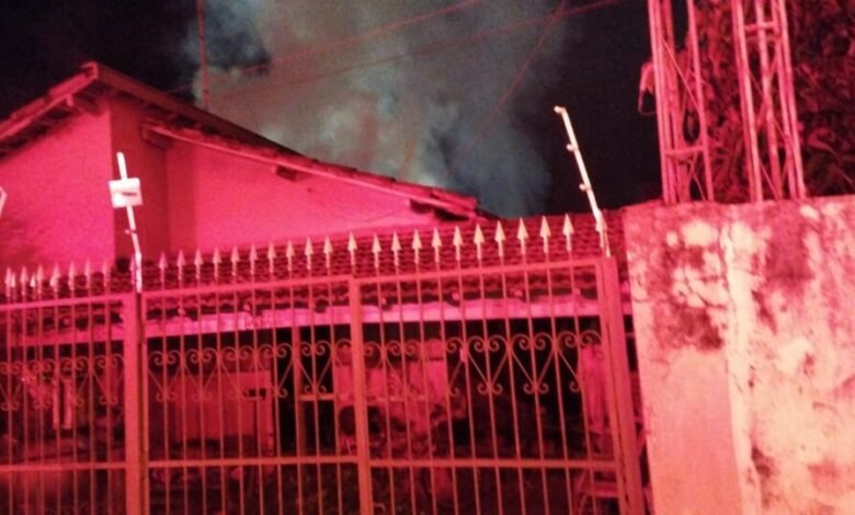 Imóvel é atingido por incêndio na área central em Barretos