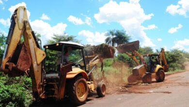 Barretos realiza limpeza de terrenos baldios particulares