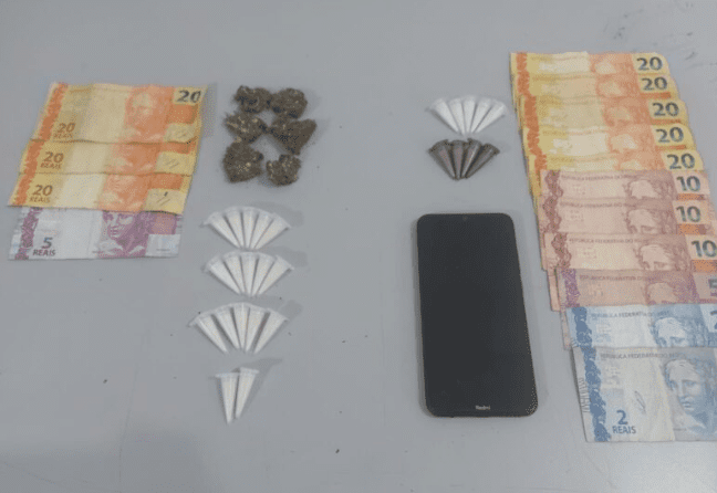 Polícia Militar prende dois homens por tráfico de drogas
