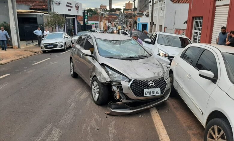 Acidente envolvendo seis veículos é registrado em Barretos