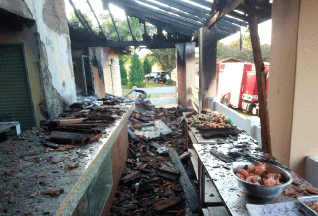 Corpo de Bombeiros controla incêndio em propriedade rural