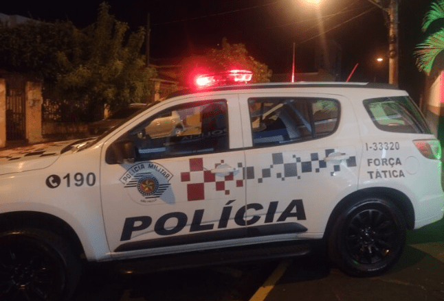 Jovem é flagrada furtando loja em shopping