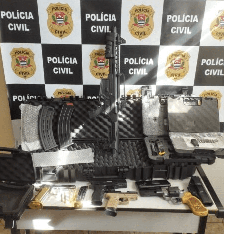 Polícia encontra armas de fogo em casa de suspeito de tentativa de homicídio