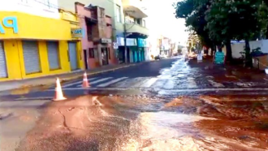 Rompimento de adutora provoca falta de água e altera trânsito