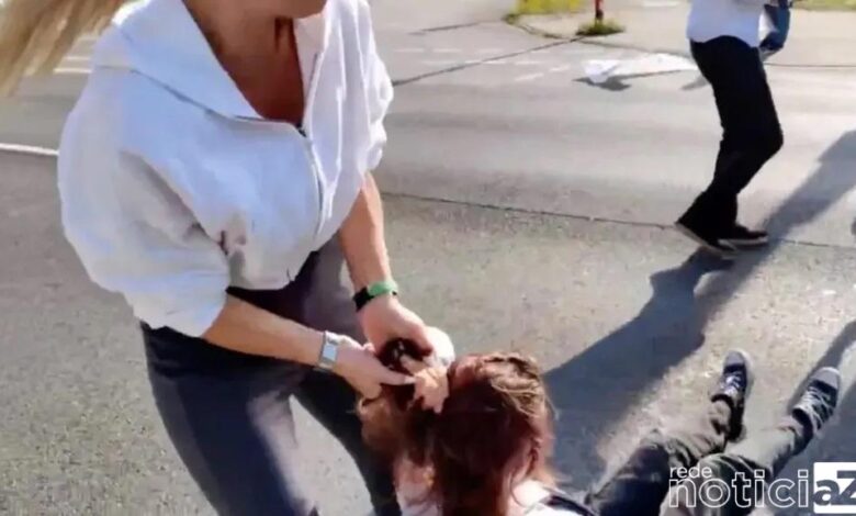 VÍDEO - Mulher é chamada de "Loira Brutal" por puxar pelo cabelo ativistas