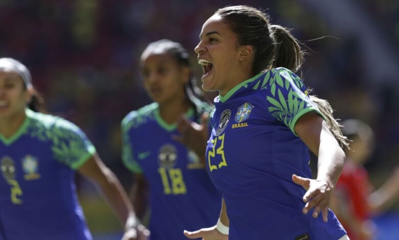 Seleção feminina goleia Chile em último jogo antes da Copa do Mundo