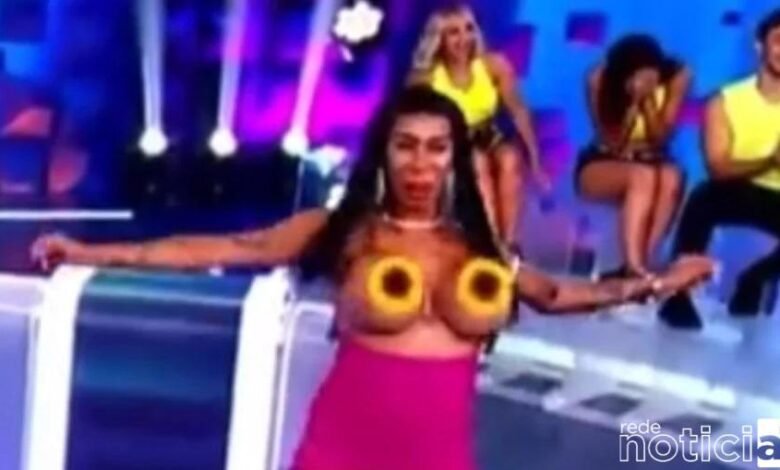 VÍDEO - Inês Brasil fica nua no palco do SBT