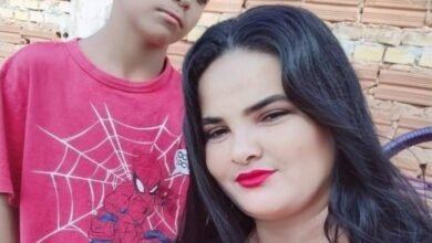 Marcos Vinicius Pires Silva de 14 anos e a mãe. Reprodução/ Rede Social