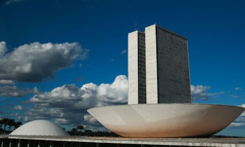 O Senado aprovou(25) um projeto de Lei (PL) que incentiva as empresas na contratação de jovens de 16 a 29 anos sem experiência no