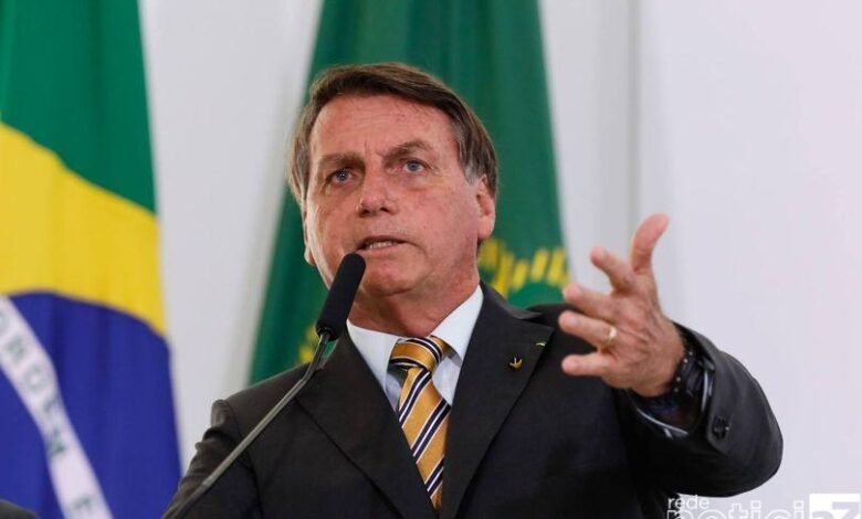 Bolsonaro - “Deixar de ser um país de maricas e enfrentar a pandemia”