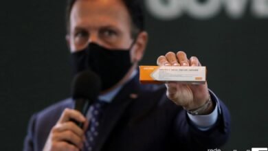 Governador de SP anuncia que vacina da COVID-19 começa em janeiro