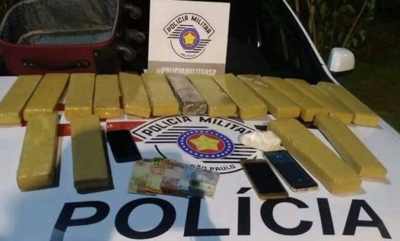 Polícia prende trio portando drogas