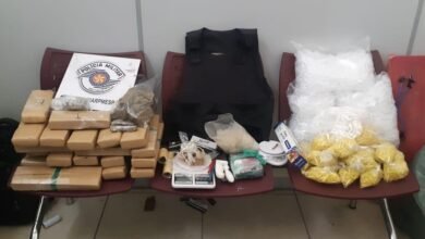 PM prende casal com drogas dentro de casa