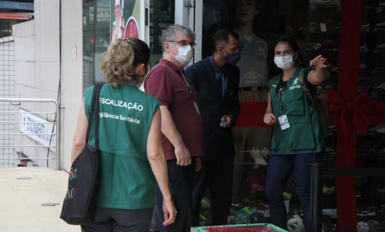 Blitz da Vigilância multa casa de sucos