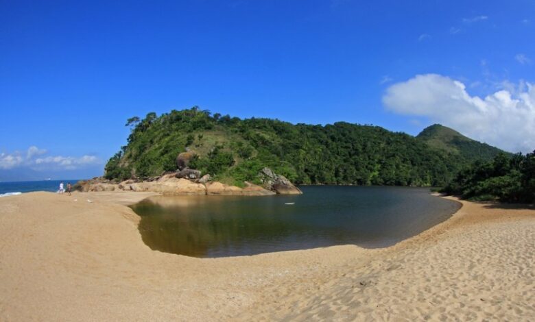 Turistas são salvos pelos Bombeiros em Caraguatatuba