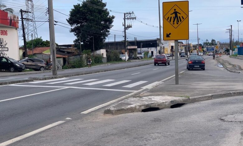 Criança é atropelada por caminhão na Tamoios