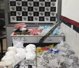 BAEP apreende armas munição e quase 20kg de drogas no Guarujá