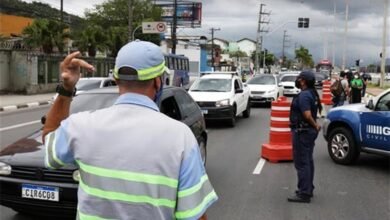 Barreiras sanitárias são montadas em Santos