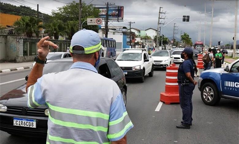 Barreiras sanitárias são montadas em Santos