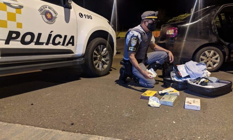 VÍDEO - Caixas de bombons recheados com cocaína são apreendidas