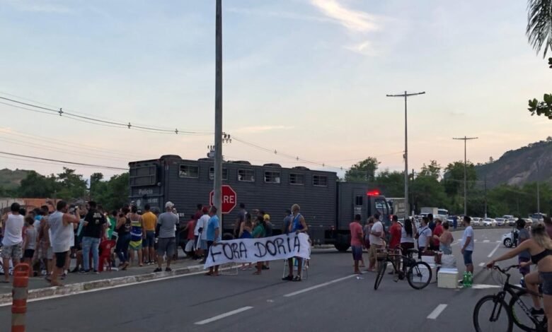 Empresários interditam a Tamoios