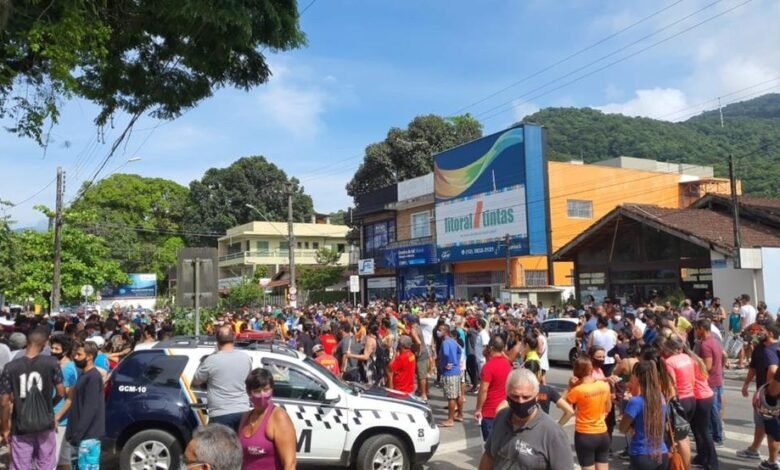 Indignados com fase vermelha, comerciantes realizam protesto