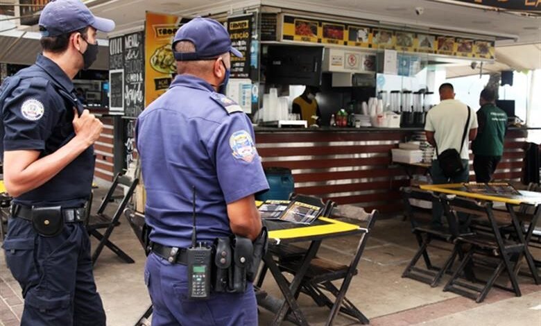 Quiosques de Santos são fiscalizados em Força-tarefa