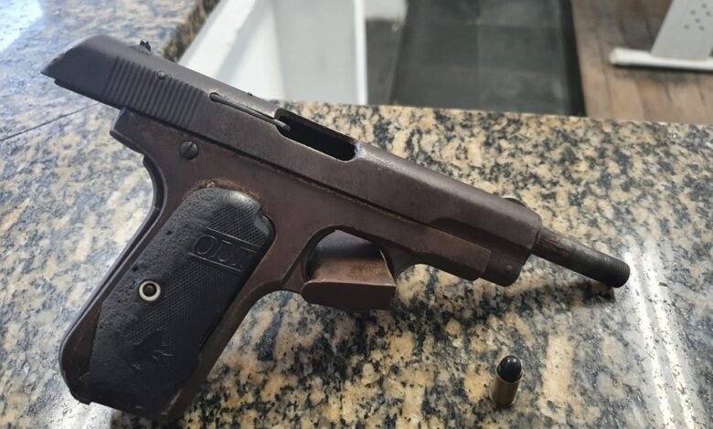 PM apreende adolescente usando arma de fogo