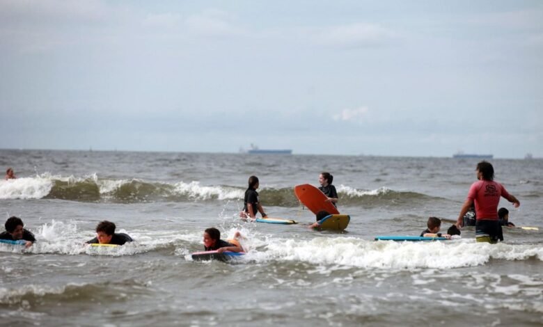 Escola Radical de Surf abre inscrições