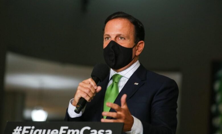 Governador João Doria é internado