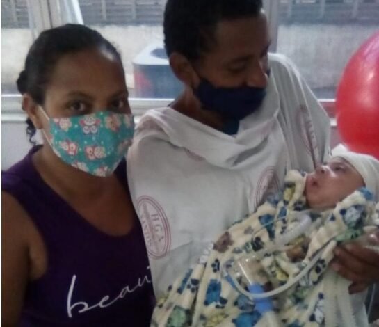Família luta para salvar bebê