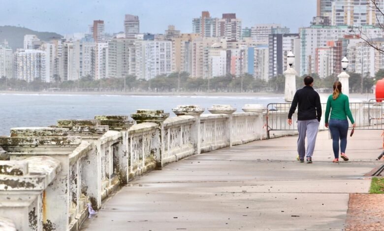 Guarujá e Santos suspendem Carnaval