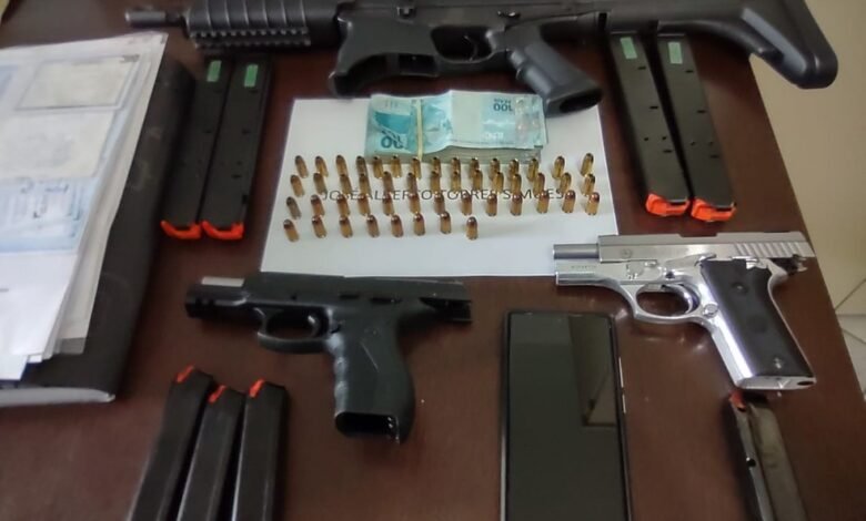 Fase da Operação Laura apreende armas e dinheiro